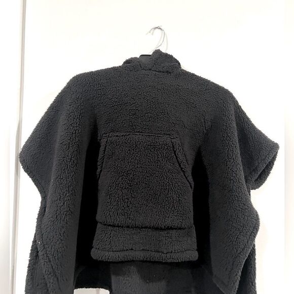 Jenni Hooded Sherpa Kangaroo Pocket Poncho Black OS - Picture 4 of 5